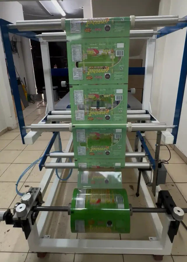 Porta bobina y sistema de tensión para empaque de alimentos en polipropileno