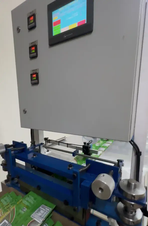 Gabinete de control PLC Weinview con sistema de corte a medida